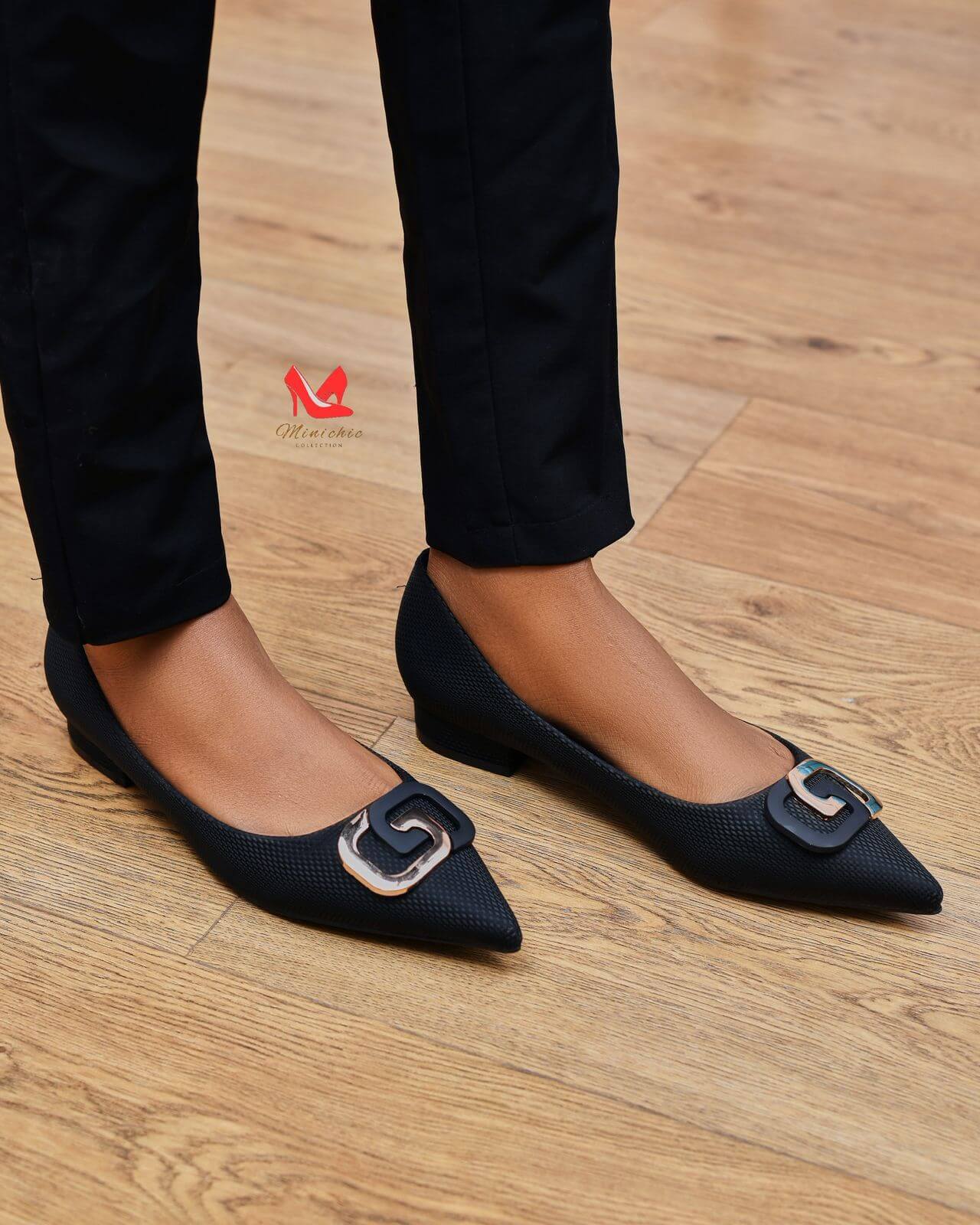 Luxe Flats in black featuring a stylish bow detail, perfect for a chic and comfortable look.