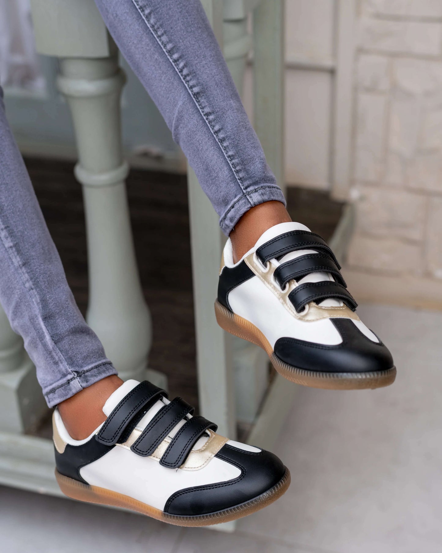 Summertime Sneakers (W/Black) - Minichic collection