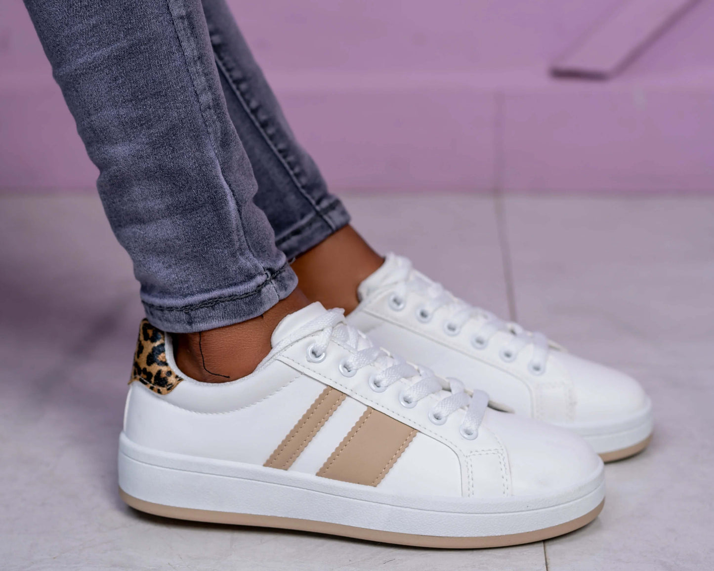 Lace Up Sneakers(W/Brown) - Minichic collection