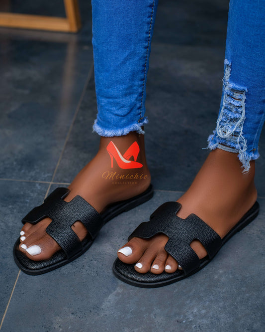 Comfortable black buckle sandals – everyday women’s footwear